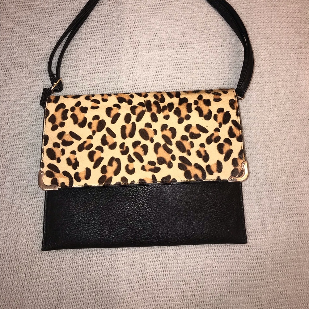 Two tone cheetah hand bag